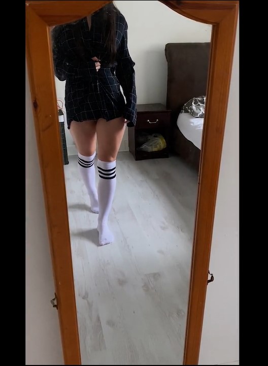 健身小骚货-过膝袜镜子前做爱