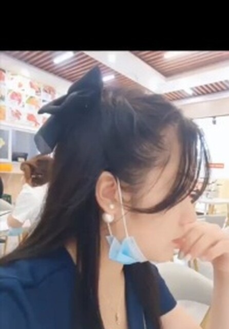 色胆包天！露出癖肥臀淫妻娅婷 野外各种公共场所做爱！雨中小溪打炮