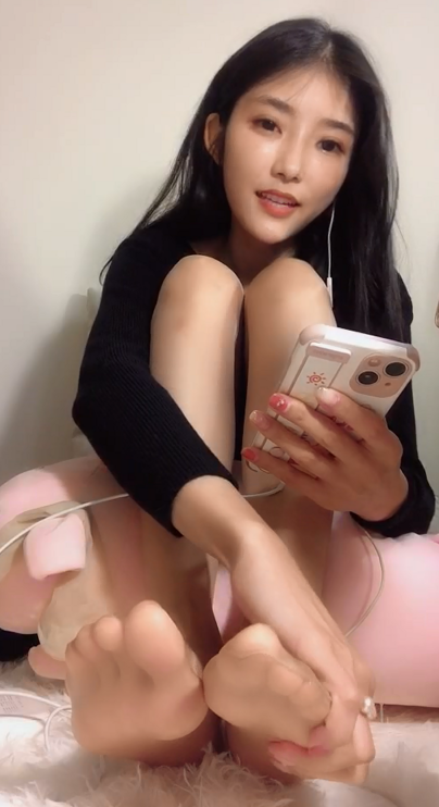 源码自录-足控-易直播 爱吃的包子(2V,269M)