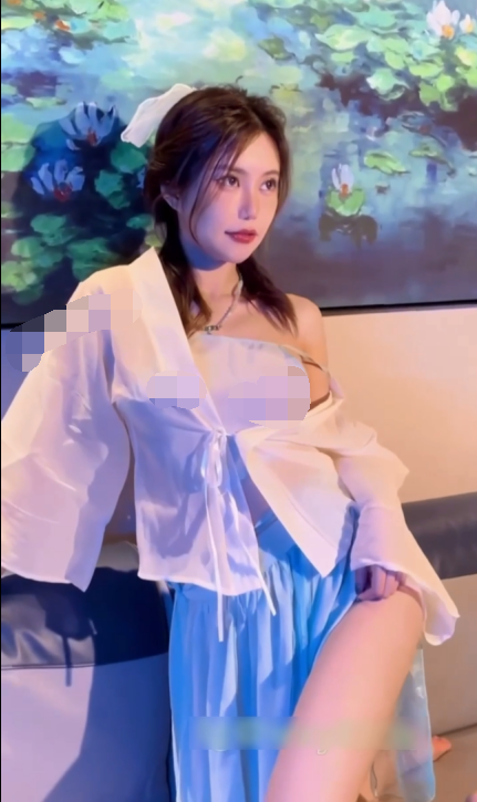 秀人人气嫩模-绮里嘉-新私拍-古风肚兜(2V,546M)