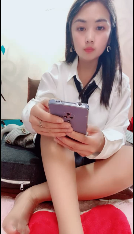 源码自录-足控-易直播 小二班（1V,329M）
