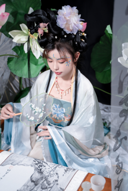 爆机少女喵小吉-1月最新-月华清 完整原版(78P,2V,2.57G)