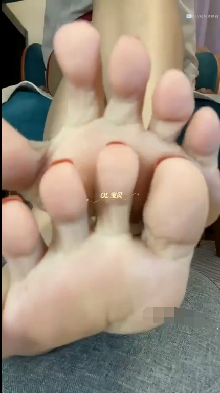 足控精品-易直播 ol宝贝-微信骚足诱惑福利（18V,756M）