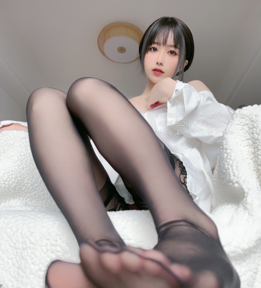 人气擦边女菩萨-布丁大法-黑丝蜜桃+衬衫吊带黑丝(2套,324M)