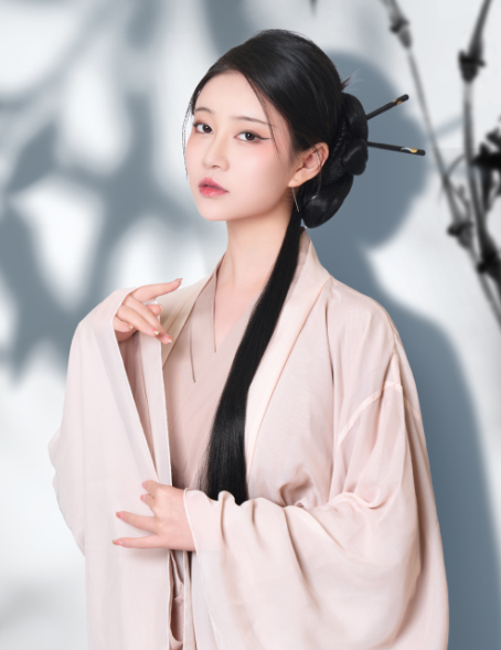 超人气漏点女菩萨-年年-2套  吊带+青丝 原版（65P,260M）