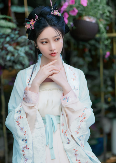 超人气漏点女菩萨-年年-新-花间集 原版(39P,503M)