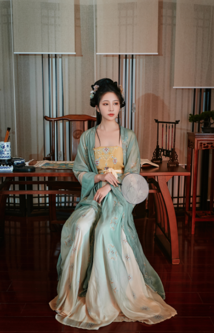 超人气漏点女菩萨-年年-梦华录 原版（39P,648M）