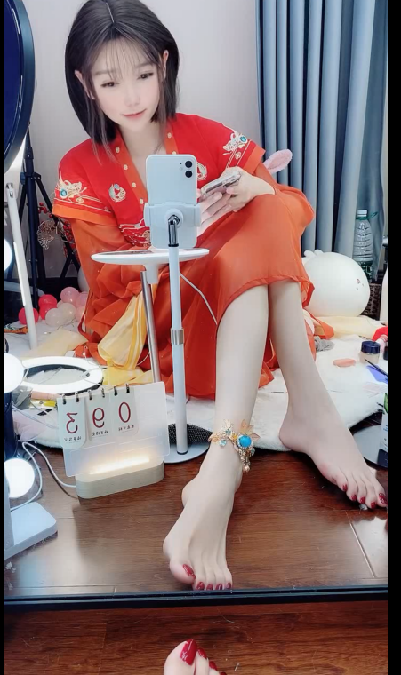 源码自录-足控-易直播 云婉音 4(1V,585M)