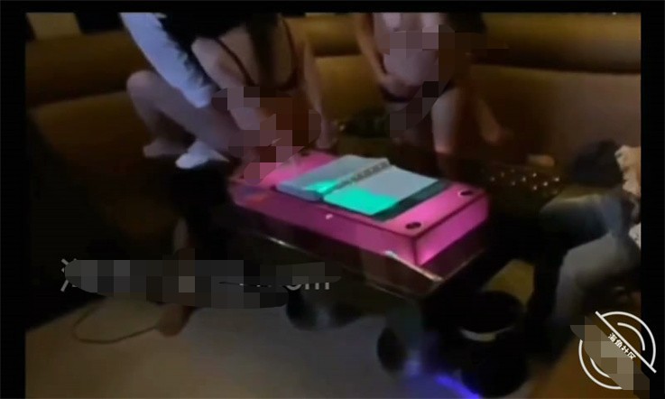最新火爆热搜『重庆乱伦门』私拍视频流出 家庭淫乱KTV性爱轰趴 乱操一片太刺激 497M