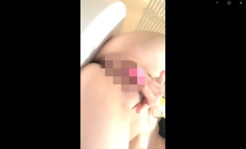 丑曦自慰诱惑秀 单腿网袜掰开粉嫩肥逼卫生间自慰高潮出水【1V/991M】
