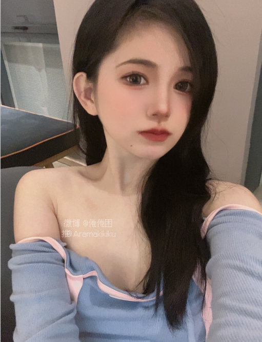 人气擦边骚鸡-倦倦喵-露背裙（32P，2V，237MB）