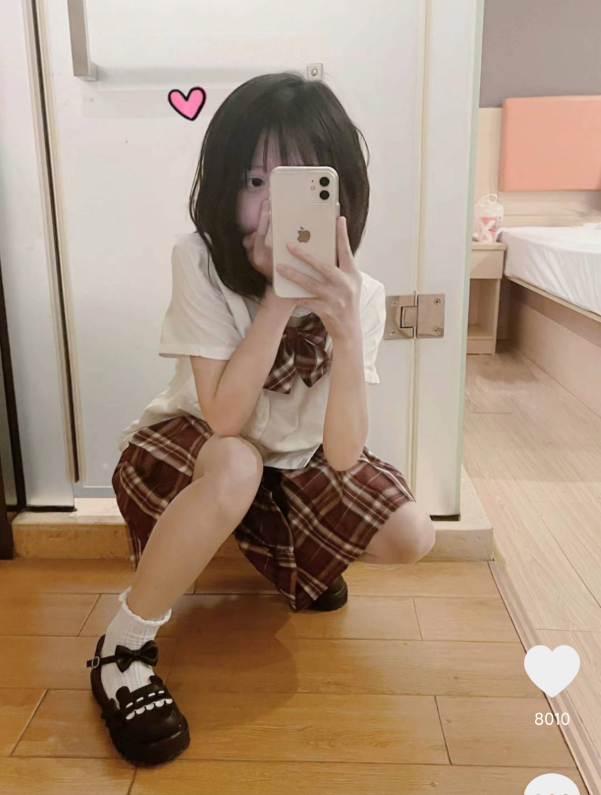 东莞高一萝莉妹子又紧又嫩，酮体粉嫩，爱不释手。1V 27MB（已补）
