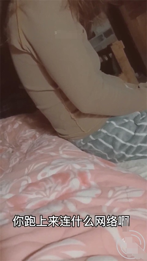 母子乱伦-南方母子- 老爸早上刚走去广东上班 晚上妈妈竟然跑来我房间一起睡 儿子插的妈妈好爽  163M