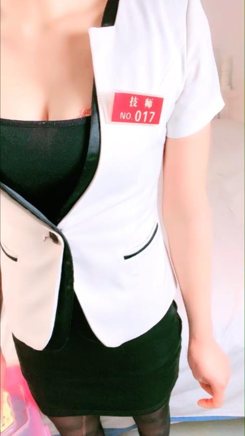 国产剧情演绎，黑丝职业装技师 对白刺激 脱光光打飞机，丰乳乳交，多姿势口交女上位啪啪 怼嘴口爆 686M