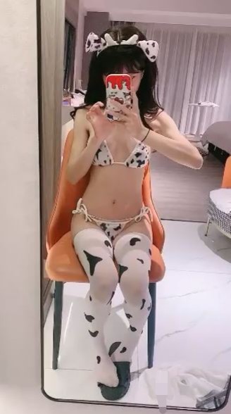 【呜崽酱】19岁学妹在酒店~小妹妹这么瘦，胸却是又大又圆又挺 2270MB