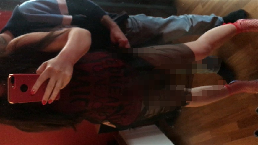 白金泄密-富婆被老外操完又和中国小伙视频自慰 淫语对白想让你从后面操我 1.01G