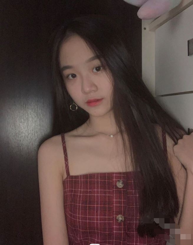 堪比果条-网络招聘模特视频面试被泄露美女大学生李X仙360度裸露特写，附生活照 557MB