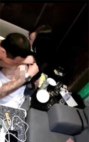 韩国暗黑KTV顶级盛宴流出！两个极品顶级大胸女神陪酒公主，露脸让人很惊艳 559M