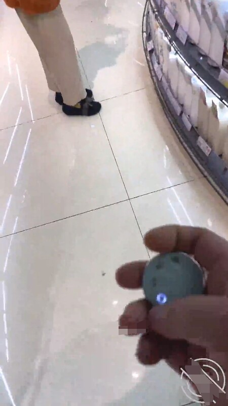 海角-乱伦大神-乱伦爱好者- 危险游戏妈妈戴着跳蛋逛街 出门被扫地阿姨发现了 强烈快感忍不住蹲下 回到家湿透了 254MB