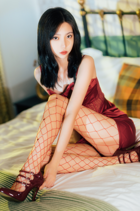 许岚-网袜红裙[40P 961MB]