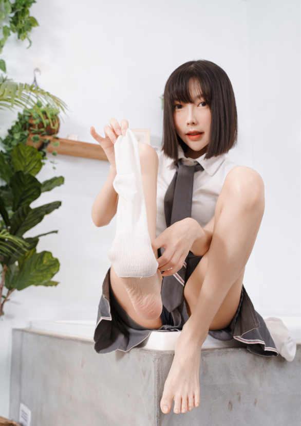 Limerence-林莹 JK小只馬 性感超短裙裸足【166P1V967M】