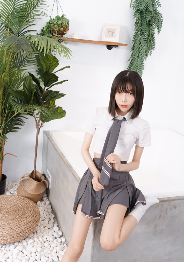 Limerence-林莹 JK小只馬 性感超短裙裸足【166P1V967M】