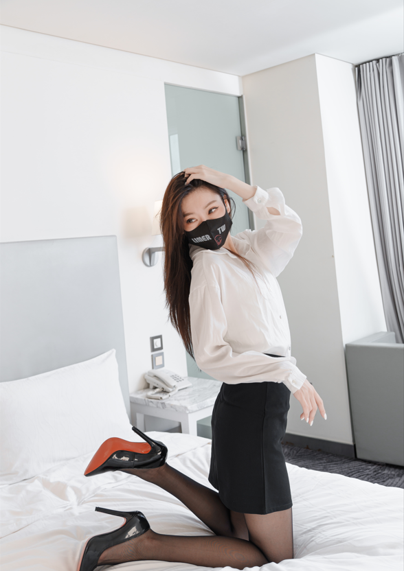 Limerence-語葳女神 长腿黑丝制服OL诱惑 【75P1V555M】