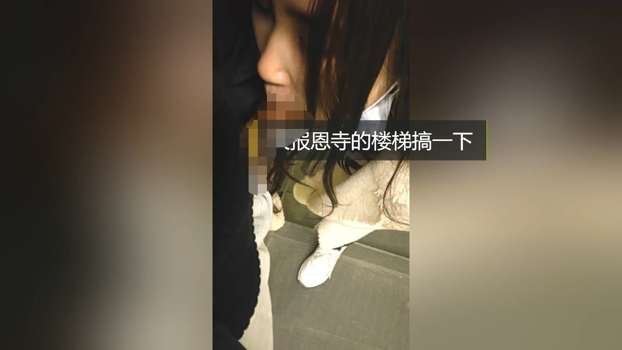 “跪地上自己把B掰开”对白刺激-南京淫荡小情侣邀请四眼单男3P小母狗看着自己女友被别人干他在旁边拍摄呻吟声销魂1780M