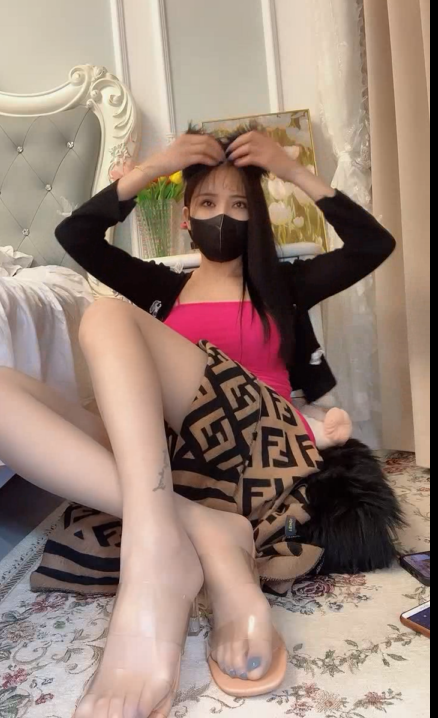 源码自录-足控-易直播 美惠子（甜大大） 3（1V,319M）