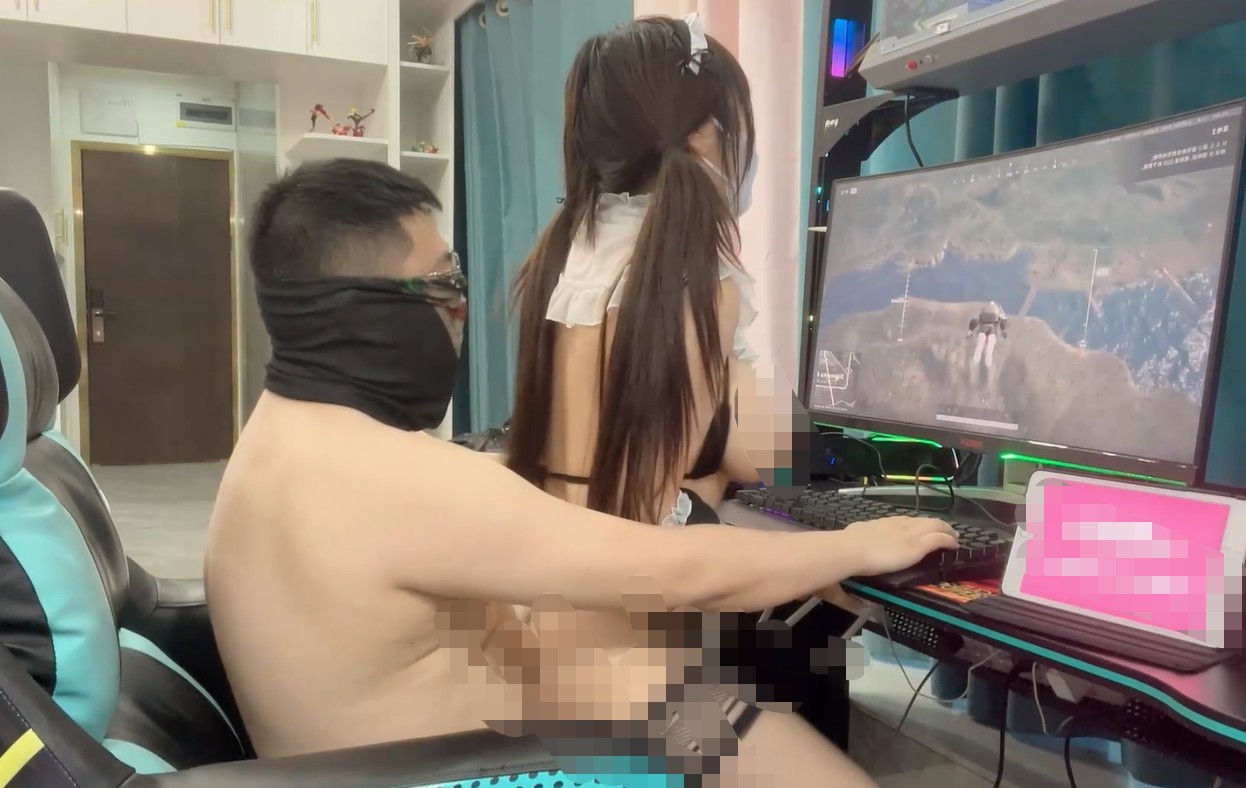 樱桃-外卖小女仆 一边吃着鸡，另一边吃着鸡 578M