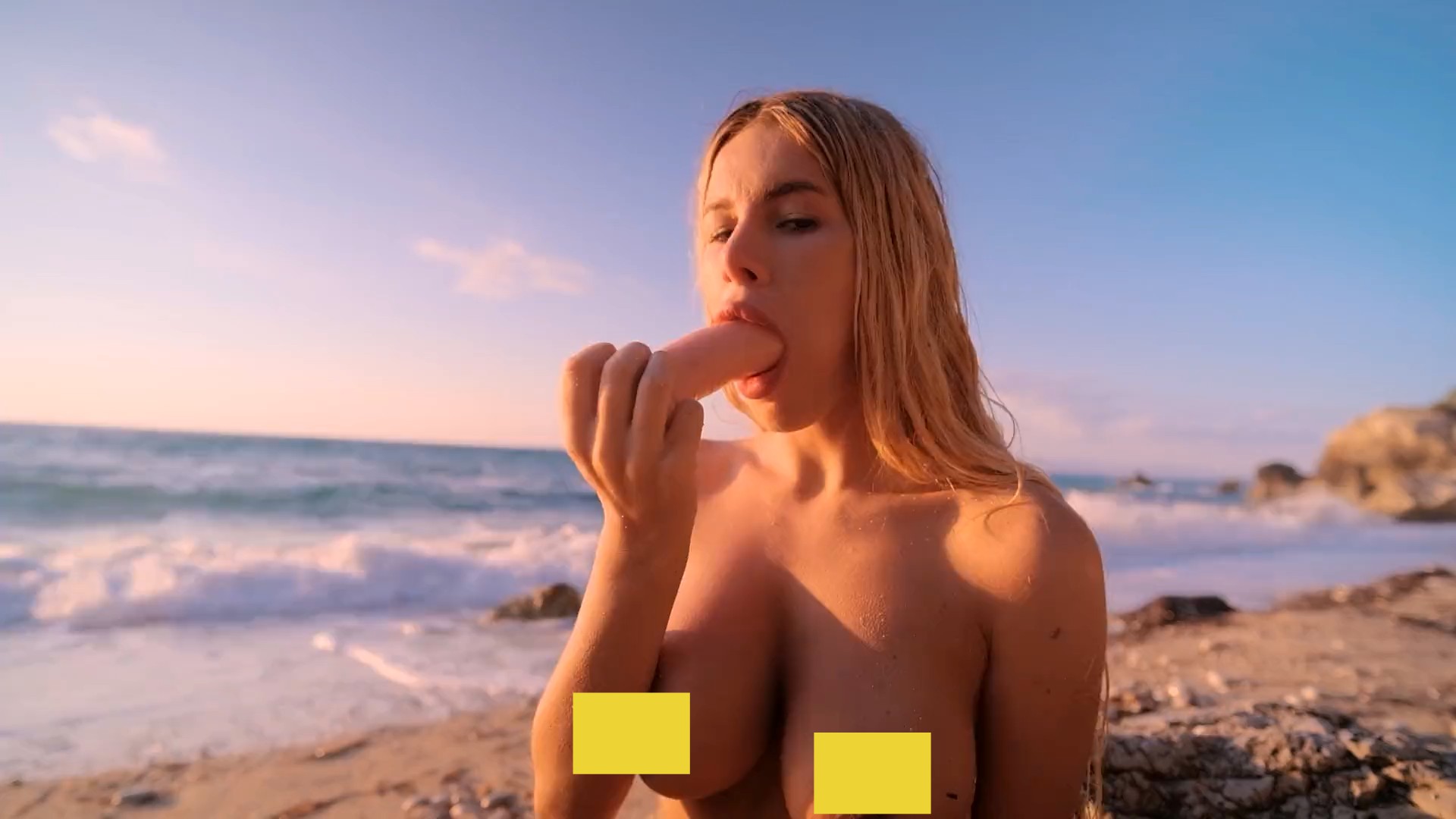 Pornhub：在公共海滩上喷射（07:39）