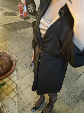 真实记录『和女老板的故事』新作-在海底捞厕所和女老板做爱 外面人来人往真刺激 462M