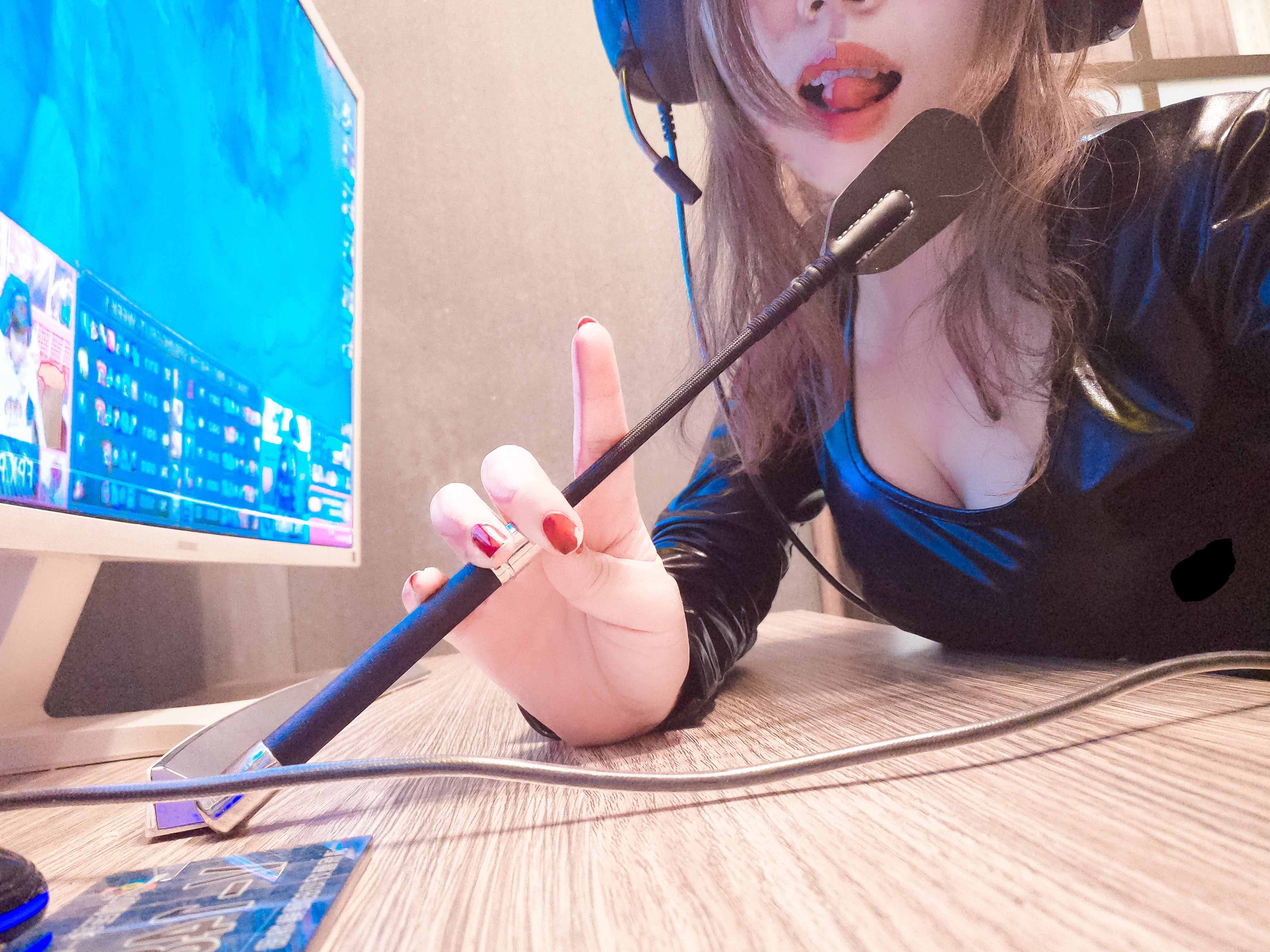 古早福利姬镜欢颜-网吧危情【42P+7V】【895MB百度云】