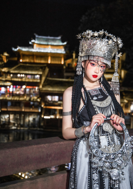 coser-瓦斯塔亚小龙虾-苗疆女子(18P,333M)
