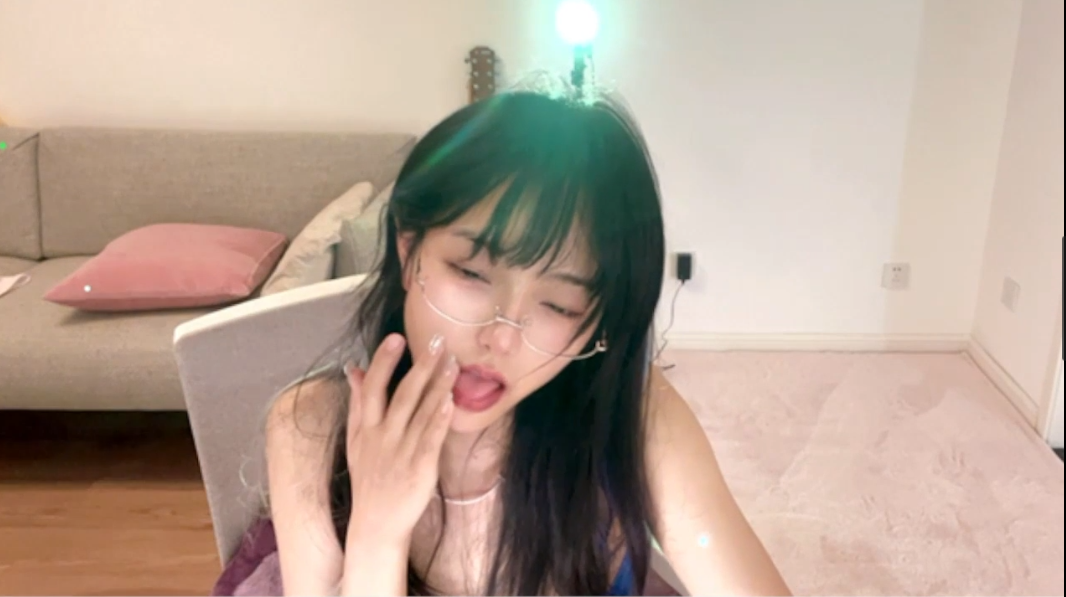 Stripchat主播【Amelia-66】性感尤物 乳夹 道具口活 跳蛋自慰【6V 14.3G】