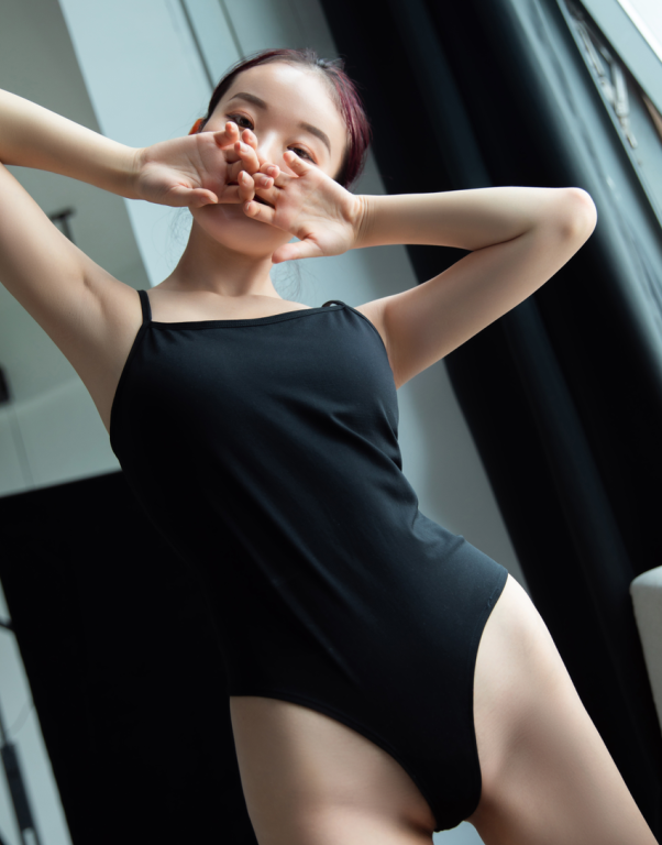 求舞蹈生图的出处，她的名字，感谢~