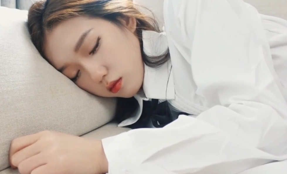 美女被捆绑强上【1v -933Mb】