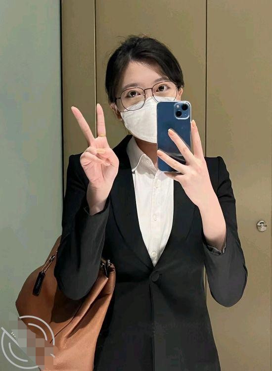 海角社区姐弟乱伦-当拥有一个在平安普惠当主管的姐姐是一种什么体验,穿着超短裙诱惑我 422M