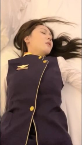 【白金泄密】佩戴价值30万劳力士土豪￥玩弄真实空姐#~超高颜值甜美真实空姐土豪可以无限制内射 【418M 2V+54P】