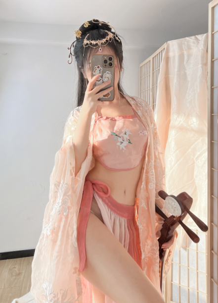 擦边女菩萨-不呆猫-古风温泉人妻 (56P,1V,1.4G)