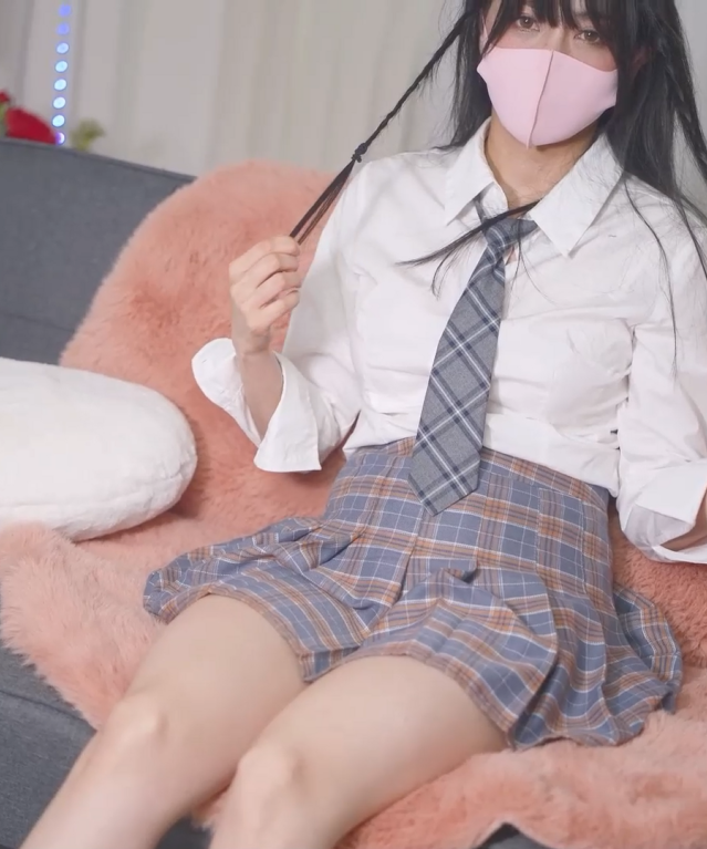 巨乳喷水福利姬-小水水-JK女友(1V,909M)