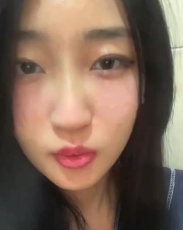学生装的Miko 韩国美女厕所露出  2V 377m