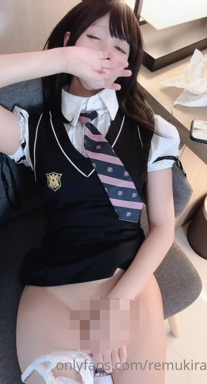 onlyfan可爱妹子-remukira-cos视图(49P,5V,490M)