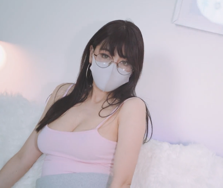巨乳喷水福利姬-小水水-p站1-眼镜御姐（1V,171M）