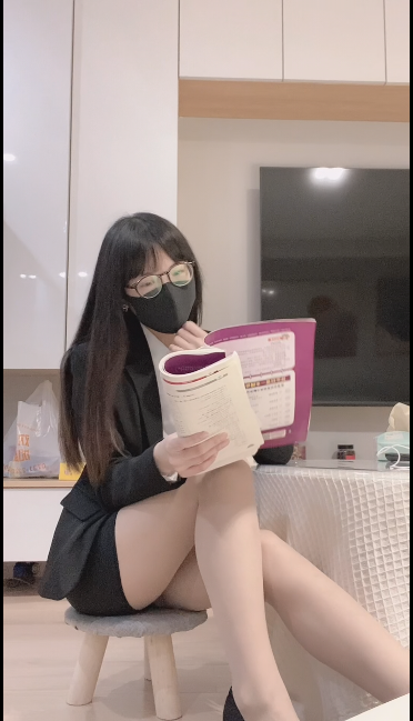 眼镜妹-英语老师制服诱惑【1V】【1.06G百度云】