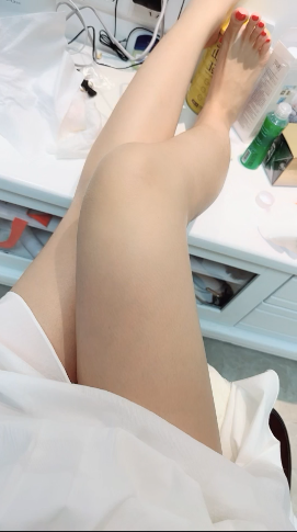 芝士酱香饼/听者貌貌早期直播录屏-白色长裙【1V】【553MB百度云】