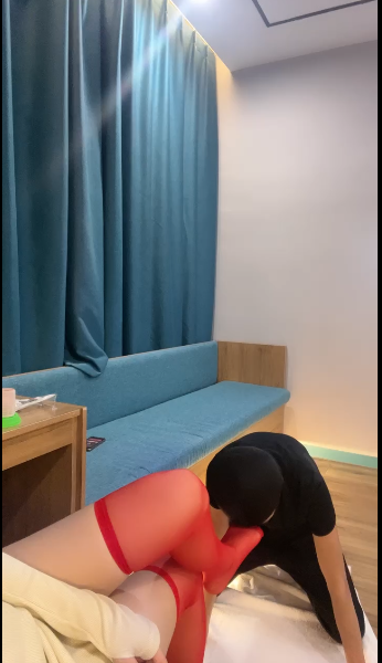 【小x大王】艺校女神教训老师 【1V】【347MB百度云】