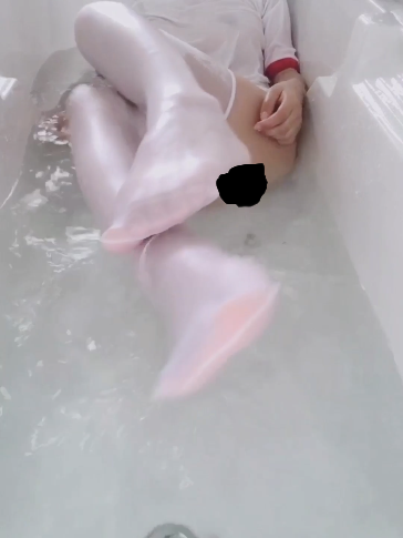 橘猫-体操服浴缸玩水【1V】【398MB百度云】