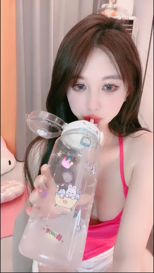 禾书也-爆乳黑丝美腿！解开衬衣扭腰摆臀，肥唇骚穴疯狂自摸，紧致骚穴极度诱惑【1V】【906MB百度云】