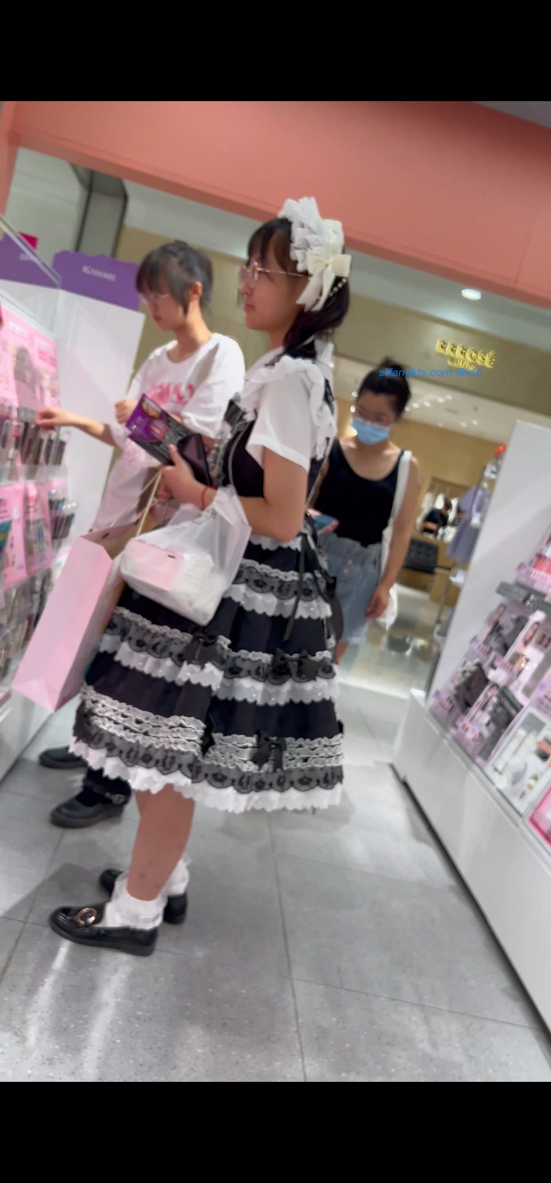 Lo娘学妹 透明骚内 露出蝴蝶逼 还留爱液（1v 1.9G）